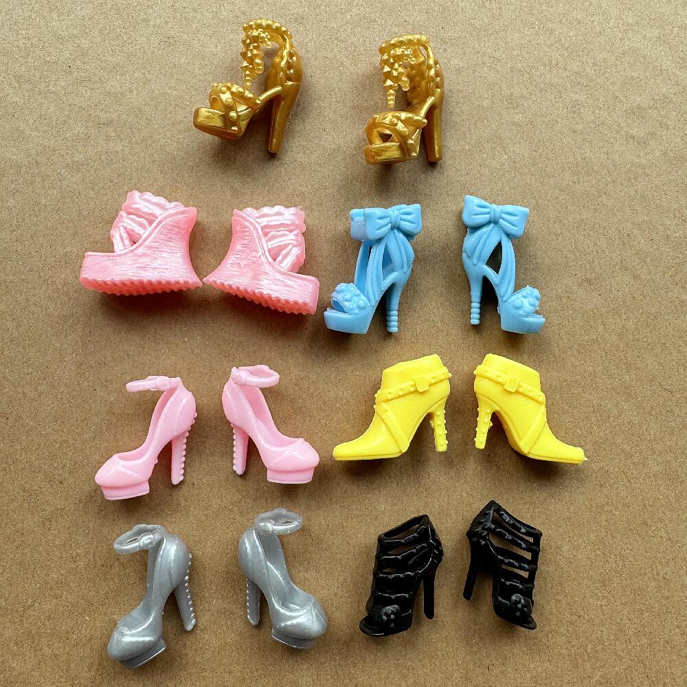 Vintage Collectible Barbies - 1/6 Scale Vintage High Heels Fashion